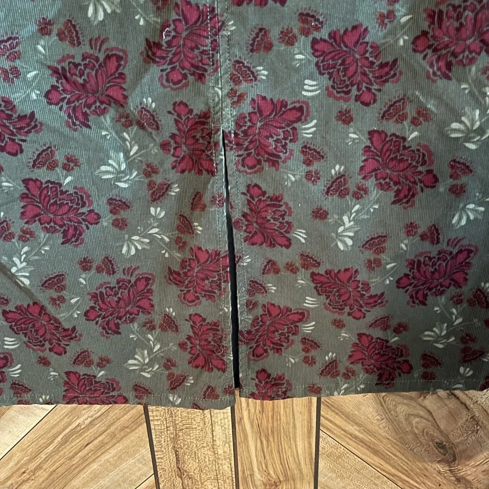 Eddie Bauer Women’s Size 6 Cotton Gray Floral Corduroy Midi Skirt